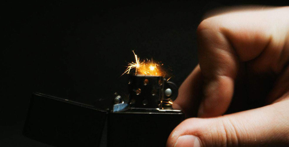 فندک شارژی یا بنزینی