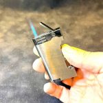 فندک اتمی بغل زن